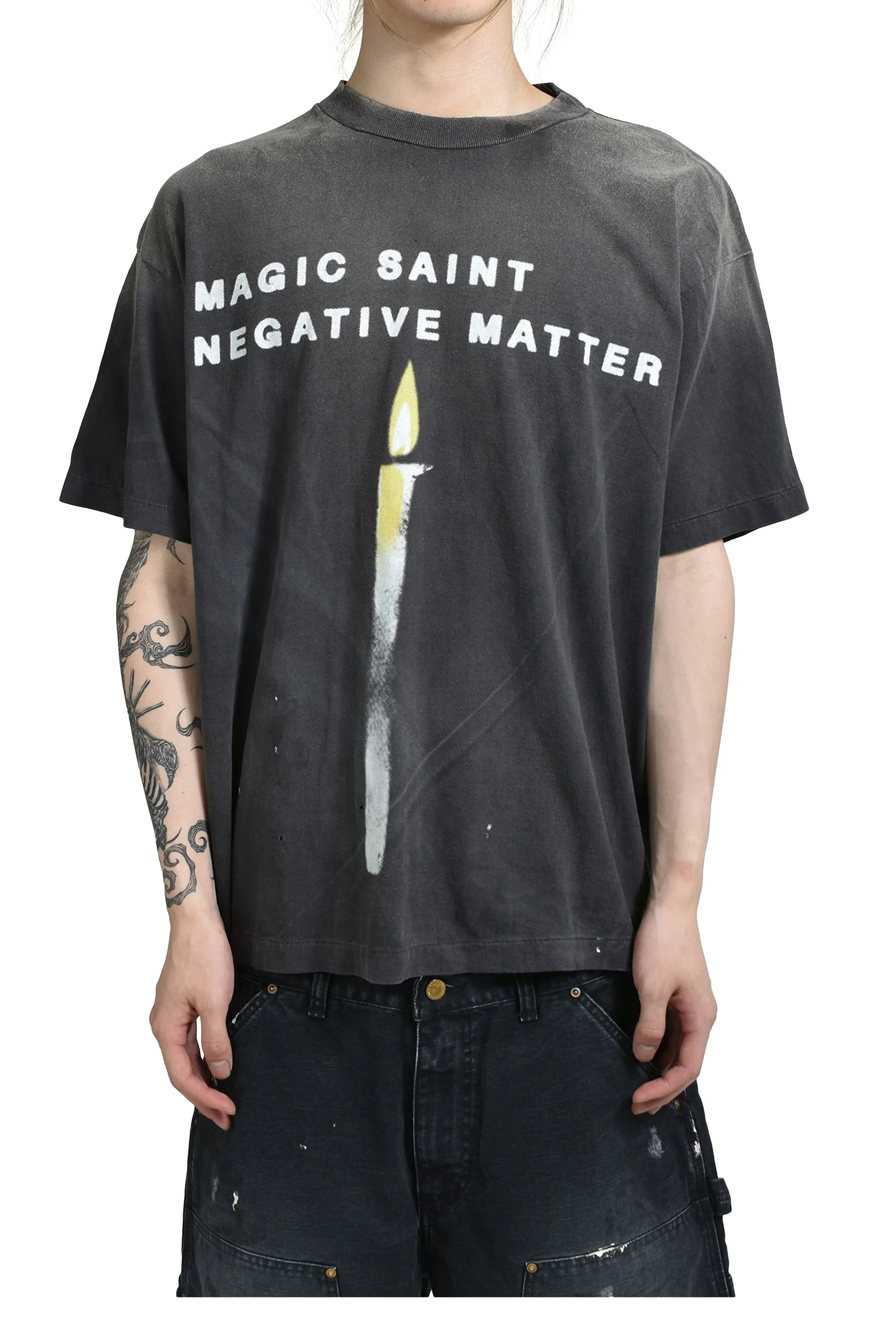 SAINT Mxxxxxx CANDLE SS TEE/BLK Slogan candle distressed TEE Little angel short sleeves on the back Washed in black S-XL Same as the original version Cylindrical side seam OE yarn fabric Garment dyeing Fade in heavy washes Fade with horse plaster on the bust Correct version matching Original version accessories Original level printing restoration